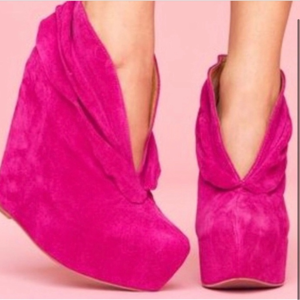 Jeffrey Campbell Zoomie Bootie//fuschia